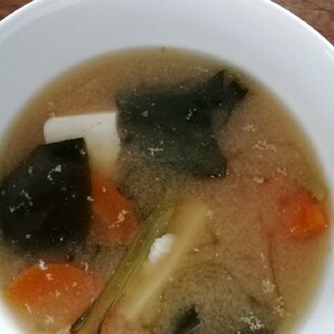 野菜と高野豆腐のお味噌汁